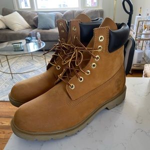 Never worn Men’s 10.5 Timberlands